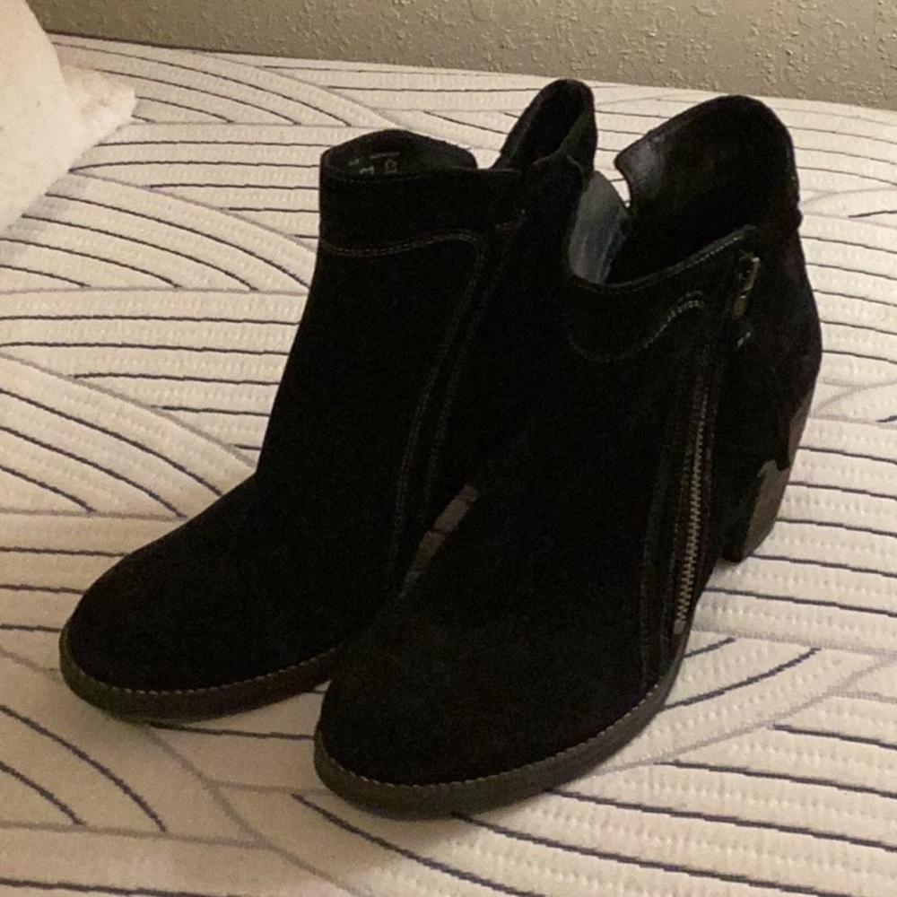 Taos Dilly black suede boots for ladies:
